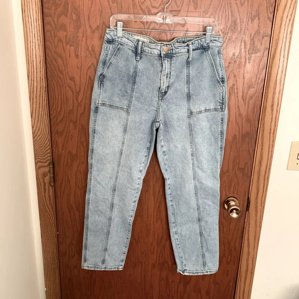 Women's Light Wash High-Rise Jeans